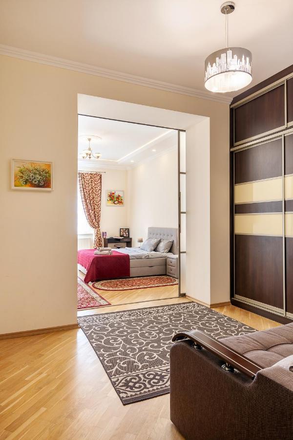 Apartment On Tamanska - Вулиця Дарії Гусяк Lviv Extérieur photo