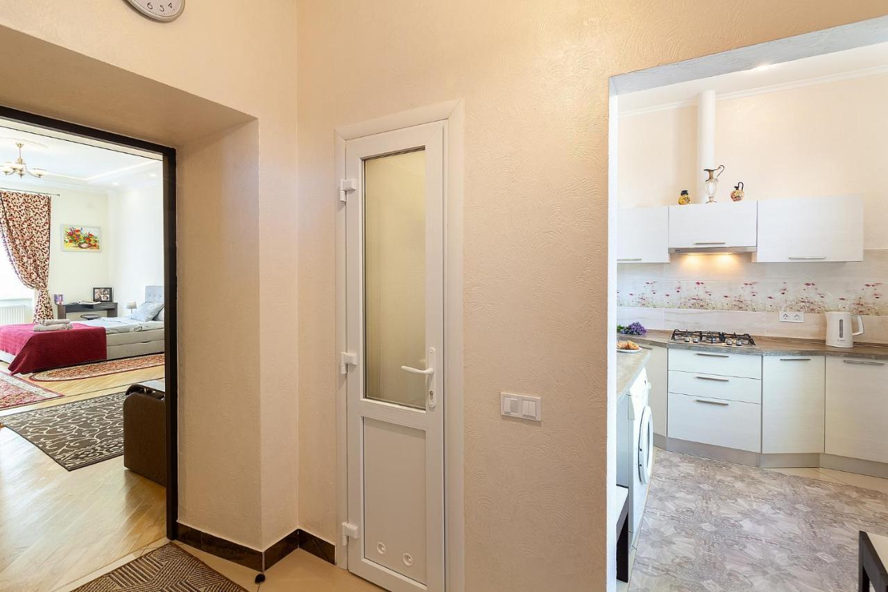Apartment On Tamanska - Вулиця Дарії Гусяк Lviv Extérieur photo