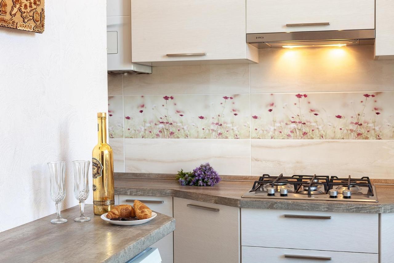 Apartment On Tamanska - Вулиця Дарії Гусяк Lviv Extérieur photo