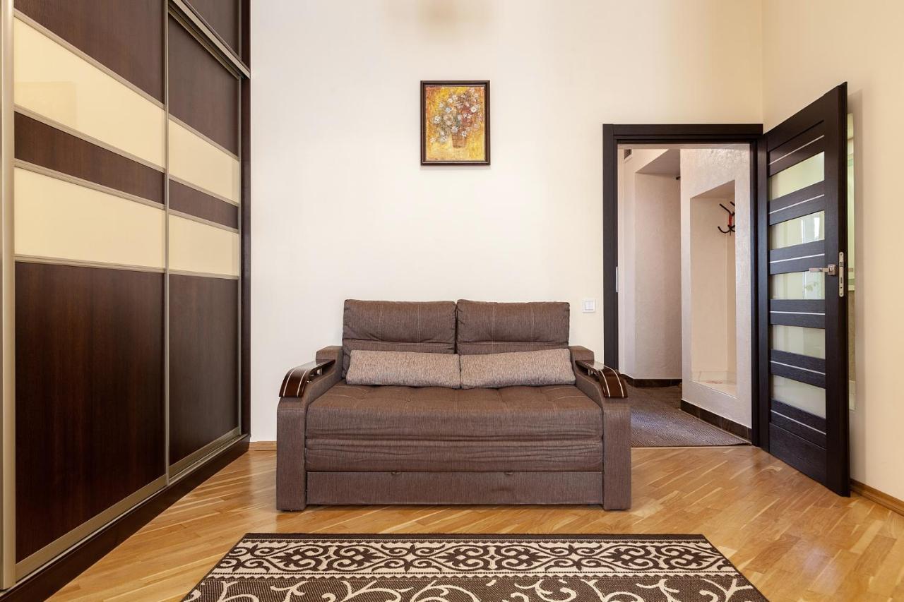 Apartment On Tamanska - Вулиця Дарії Гусяк Lviv Extérieur photo